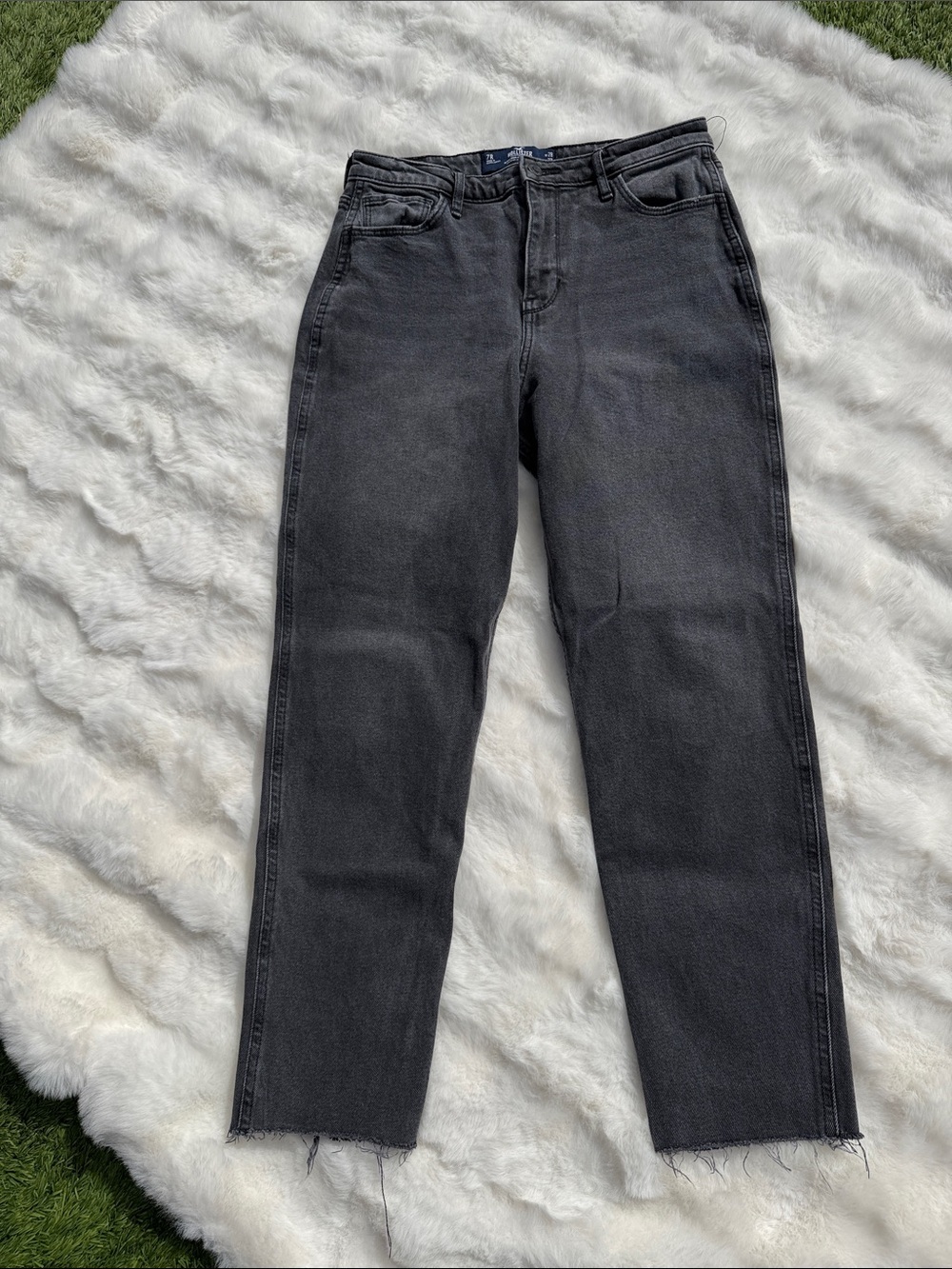 Hollister ultra high rise mom Jean 28x27 stretch black gray 7R